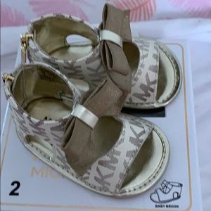 BRAND NEW INFANT MICHAEL KORS TIE BACK SANDALS